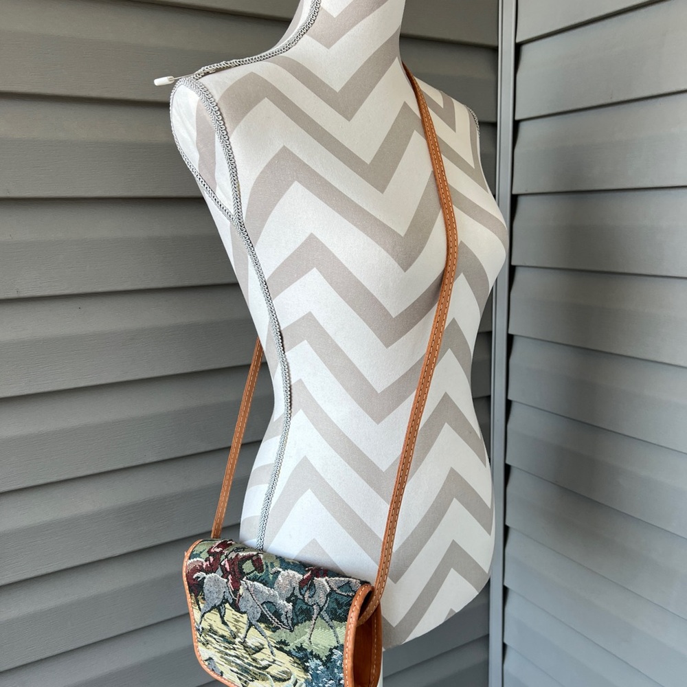 Vintage Floral Tapestry Crossbody Bag